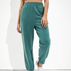 AEO Boyfriend Jogger Pants S NWOT
